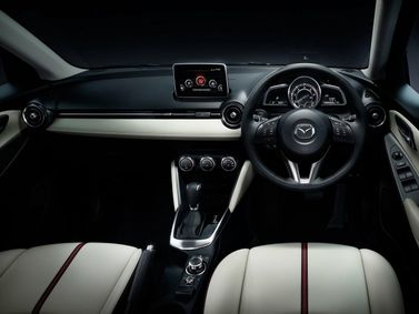 Mazda Demio IV (منسق الأغاني)، هاتشباك 5 أبواب — لوحة القيادة