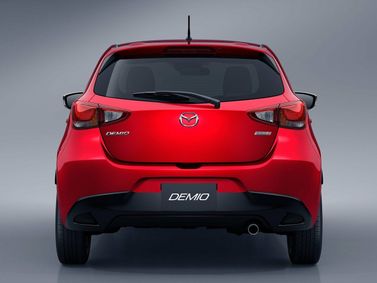 Mazda Demio IV (منسق الأغاني)، هاتشباك 5 أبواب — منظر خلفي