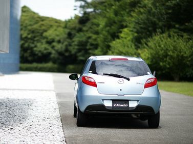 Mazda Demio III (DE)، هاتشباك 5 أبواب — منظر خلفي