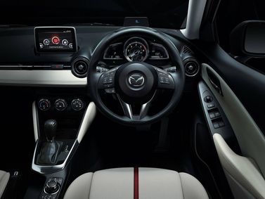 Mazda Demio IV (منسق الأغاني)، هاتشباك 5 أبواب — منطقة السائق