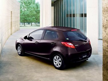 Mazda Demio III (DE)، هاتشباك 5 أبواب — منظر خلفي أيمن