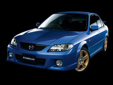 Mazda Familia ثامناً (BJ)، سيدان — منظر أمامي أيمن