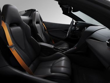 McLaren 750S, Родстер Spider — передние сиденья
