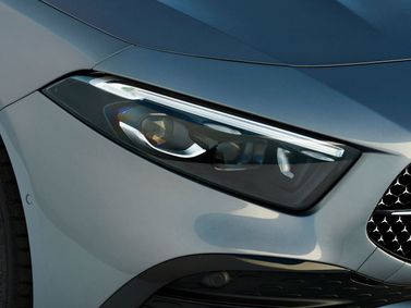 Mercedes-Benz A-Class عملية فيس ليفت IV (W177)، هاتشباك 5 أبواب — المصباح الأمامي