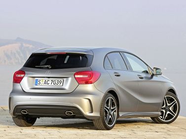Mercedes-Benz A-Class III (W176)، هاتشباك 5 أبواب — منظر خلفي أيمن