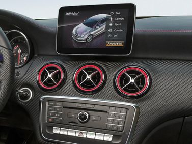 Mercedes-Benz A-Class عملية فيس ليفت III (W176)، هاتشباك 5 أبواب — شاشة نظام المعلومات والترفيه