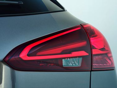 Mercedes-Benz A-Class عملية فيس ليفت IV (W177)، هاتشباك 5 أبواب — المصباح الخلفي