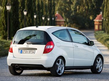 Mercedes-Benz A-Class II (W169) فيس ليفت II (W169)، هاتشباك 3 أبواب — منظر خلفي أيمن