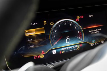 Mercedes-Benz AMG GT أنا فيس ليفت، ليفتباك — لوحة العدادات