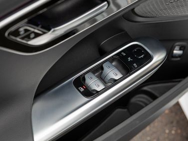 Mercedes-Benz C-Class V (W206)، سيدان — تفصيل داخلي