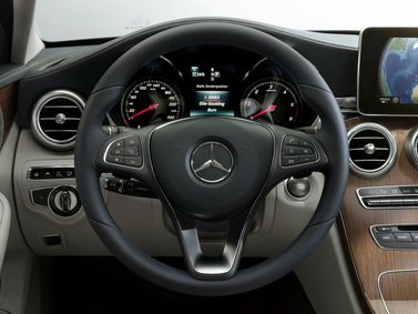 Mercedes-Benz C-Class IV (W205)، سيدان — عجلة القيادة