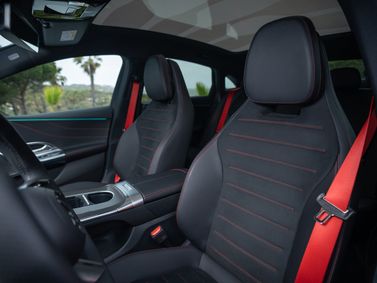 Mercedes-Benz C-Class كهربائي (W520)، سيدان — المقاعد الأمامية