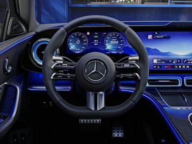 Mercedes-Benz C-Class كهربائي (W520)، سيدان — منطقة السائق