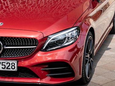 Mercedes-Benz C-Class عملية فيس ليفت IV (W205)، كوبيه — منظر أمامي أيمن