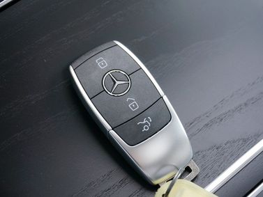 Mercedes-Benz C-Class عملية فيس ليفت IV (W205)، سيدان Long — تفصيل داخلي