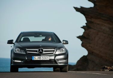 Mercedes-Benz C-Class عملية فيس ليفت III (W204)، كوبيه — منظر أمامي
