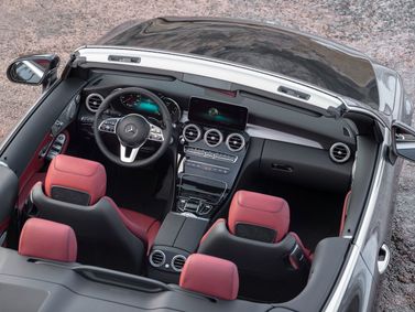 Mercedes-Benz C-Class عملية فيس ليفت IV (W205)، قابلة للتحويل — منظر عام للمقصورة