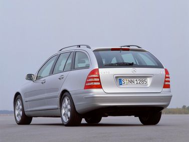 Mercedes-Benz C-Class II (W203)، واجون 5 أبواب — منظر خلفي أيمن