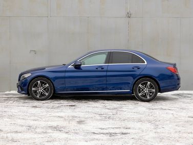 Mercedes-Benz C-Class عملية فيس ليفت IV (W205)، سيدان — منظر من الجانب الأيسر