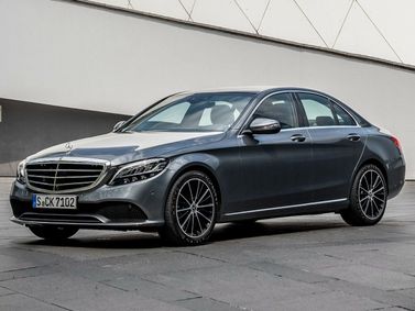 Mercedes-Benz C-Class عملية فيس ليفت IV (W205)، سيدان — منظر أمامي أيمن