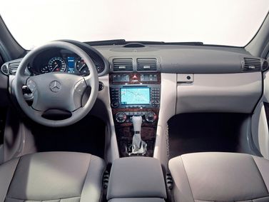 Mercedes-Benz C-Class II (W203)، واجون 5 أبواب — لوحة القيادة