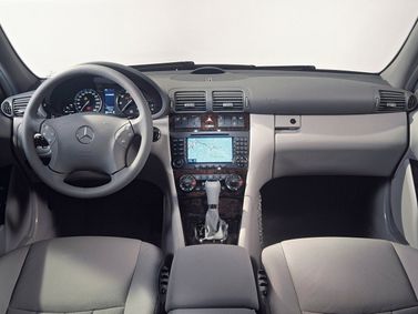 Mercedes-Benz C-Class II (W203)، سيدان — لوحة القيادة