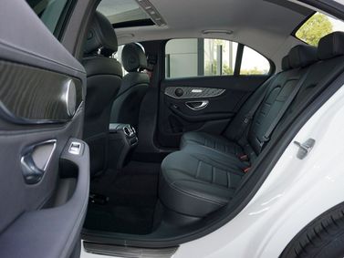Mercedes-Benz C-Class عملية فيس ليفت IV (W205)، سيدان Long — المقاعد الخلفية