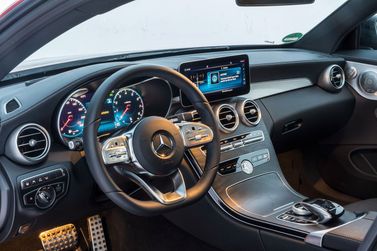 Mercedes-Benz C-Class عملية فيس ليفت IV (W205)، كوبيه — منطقة السائق