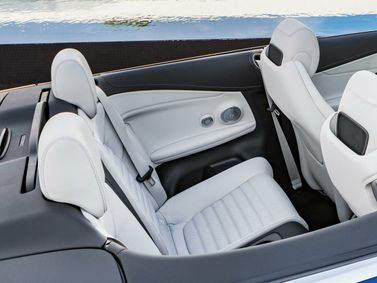 Mercedes-Benz C-Class IV (W205)، قابلة للتحويل — المقاعد الخلفية