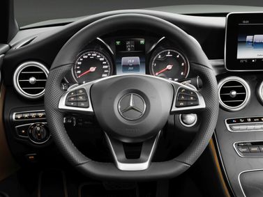 Mercedes-Benz C-Class IV (W205)، قابلة للتحويل — عجلة القيادة