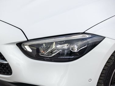 Mercedes-Benz C-Class V (W206)، سيدان — المصباح الأمامي