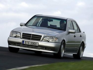 Mercedes-Benz C-Class I (W202)، سيدان — منظر أمامي أيمن