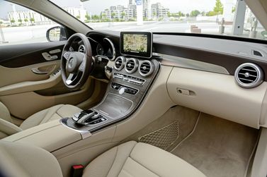 Mercedes-Benz C-Class IV (W205)، واجون 5 أبواب — لوحة القيادة