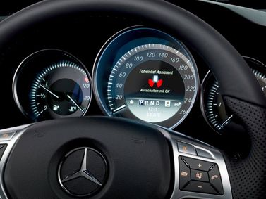 Mercedes-Benz C-Class عملية فيس ليفت III (W204)، واجون 5 أبواب — لوحة العدادات