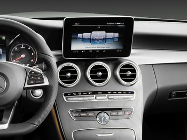 Mercedes-Benz C-Class IV (W205)، قابلة للتحويل — الكونسول الوسطي
