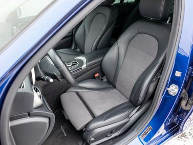 Mercedes-Benz C-Class عملية فيس ليفت IV (W205)، سيدان — المقاعد الأمامية