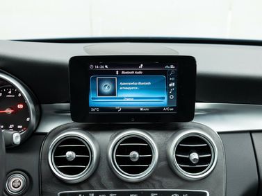 Mercedes-Benz C-Class عملية فيس ليفت IV (W205)، سيدان — شاشة نظام المعلومات والترفيه