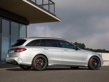 Mercedes-Benz C-Class AMG عملية فيس ليفت IV (W205)، واجون 5 أبواب — منظر خلفي أيمن