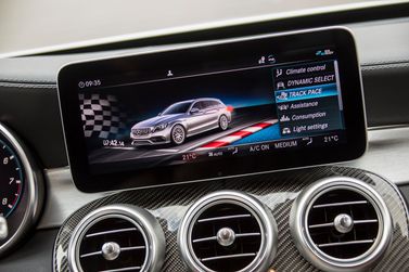 Mercedes-Benz C-Class AMG عملية فيس ليفت IV (W205)، واجون 5 أبواب — شاشة نظام المعلومات والترفيه