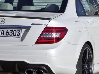 Mercedes-Benz C-Class AMG عملية فيس ليفت III (W204)، سيدان — الجزء الخلفي من السيارة عن قرب