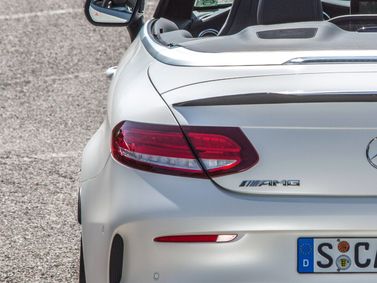 Mercedes-Benz C-Class AMG IV (W205)، قابلة للتحويل — الجزء الخلفي من السيارة عن قرب