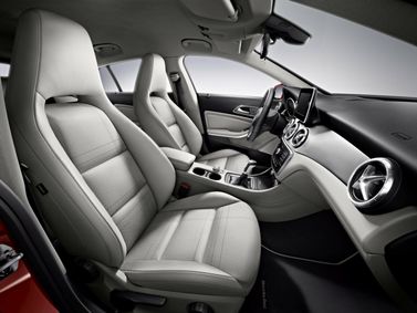 Mercedes-Benz CLA I (C117، X117)، واجون 5 أبواب — منظر عام للمقصورة
