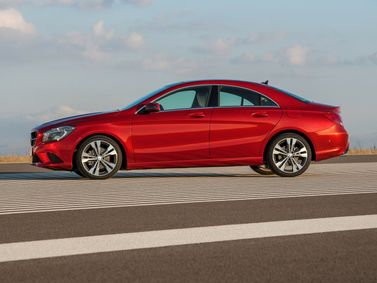 Mercedes-Benz CLA I (C117، X117)، سيدان — منظر من الجانب الأيسر