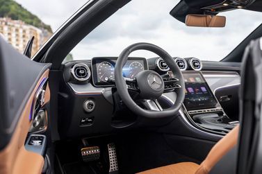 Mercedes-Benz CLE، قابلة للتحويل — منطقة السائق