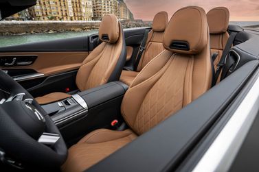 Mercedes-Benz CLE، قابلة للتحويل — المقاعد الأمامية