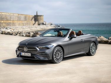 Mercedes-Benz CLE، قابلة للتحويل — منظر أمامي أيسر