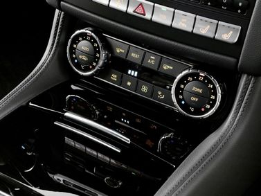 Mercedes-Benz CLS II (C218)، سيدان — الكونسول الوسطي