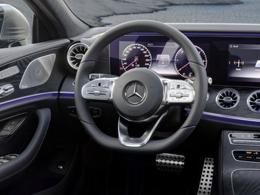 Mercedes-Benz CLS III (C257)، سيدان — منطقة السائق