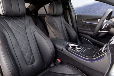 Mercedes-Benz CLS III (C257)، سيدان — المقاعد الأمامية