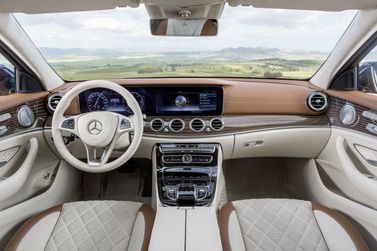 Mercedes-Benz E-Class V (W213، S213، C238)، واجون 5 أبواب — لوحة القيادة